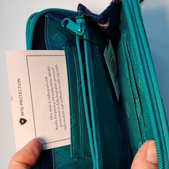 Vera Bradley.RFID - Picture 9 of 10
